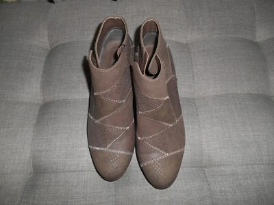 贝斯皮革牛仔靴女式 8M 码,棕褐色人造皮革/绒面革 — 第 1/4 张图片