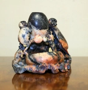 ENCANTADORA OLLA DE CEPILLOS DE PIEDRA DE JABÓN CHINO TALLADO A MANO DE PRINCIPIOS DEL SIGLO 20 - Imagen 1 de 6