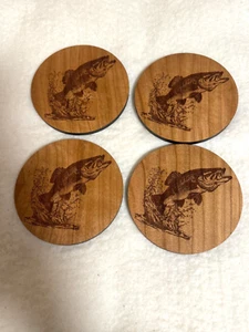 Handgefertigtes Barsch Fisch mit großem Mund 4er Set Untersetzer aus massivem Kirschholz - Bild 1 von 3