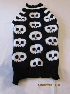 NEW HALLOWEEN THEME DOG JUMPER IN BLACK & WHITE DEPICTING SKULLS SIZE L. - Picture 1 of 2