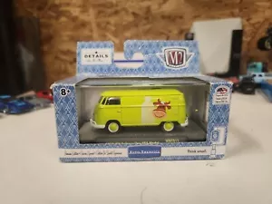 M2 Machines AUTO-THENTICS 1960 VW Delivery Van USA Model WMTS11 18-22 V21 - Picture 1 of 2