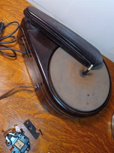 RCA R-100 Record Player - Teardrop Shaped Bakelite Case For Repair JGG - Picture 1 of 9