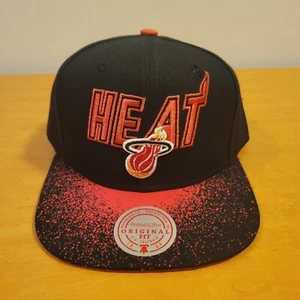 Mitchell & Ness NBA Miami Hitze Druckknopflasche Spritzdruck Krempe Original Passform Einheitsgröße - Bild 1 von 4