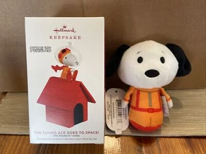 2019 Hallmark The Flying Ace Goes to Space PEANUTS Ornament Astronaut Itty Bitty - Picture 1 of 4