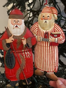 2 adornos metálicos vintage Department 56 Papá Noel 1994 colección de trajes de Papá Noel - Imagen 1 de 9