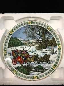 Royal Worcester COMING HOME FOR CHRISTMAS by Faith Jaques 1985 Collector Plate - Picture 1 of 4