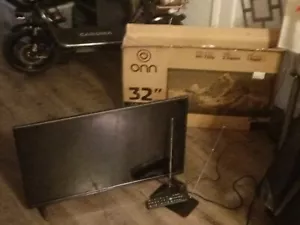 ONN Tv 32 inch - Picture 1 of 2