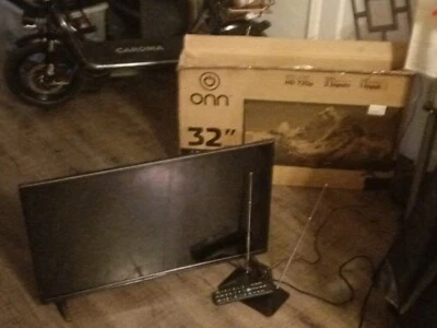 ONN Tv 32 inch - Image 1 of 2