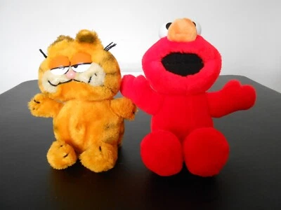 VINTAGE 1992 SESAME STREET BABY ELMO AND 1978 SMALL GARFIELD STUFFED ANIMALS - Изображение 1 из 4
