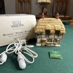 Departamento 56, casa de campo con techo de paja, Dickens Village (65188) bombilla funciona - Imagen 1 de 14