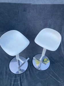 2 Drehhocker Janinge (1) - Sitzfläche Hartplastik 0,33 x 0,35 cm, Höhe max. 0,84 - Bild 1 von 7