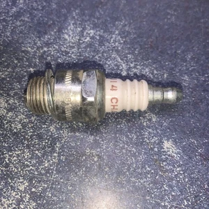 Champion 846 Copper Plus Spark Plug CJ14 - 1 Pack - Picture 1 of 3