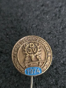 Jahresschissnadel DEUTSCHER JAGD VERBAND ➔ Pin/Anstecknadel*aus Sammlung* 21485 - Bild 1 von 1