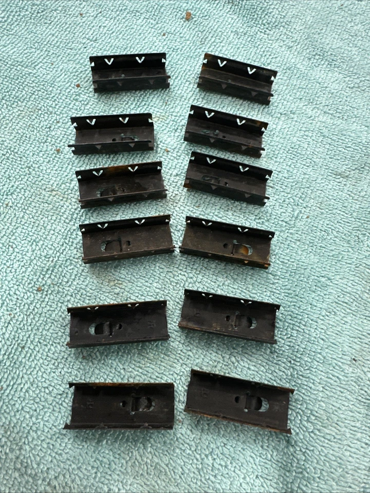 CLIPS CANAL VENTANA (PAQUETE 12) VOLKSWAGEN T1 BUG 1952-1978 (T2 BUS 1968-1979) Foto 1 de 1