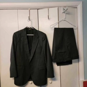 Herren Zwei Knopf Anzug Set Schwarz Streifen Ein Belüftet Taschen Kerbe L 42 R 38 X 29 - Bild 1 von 3