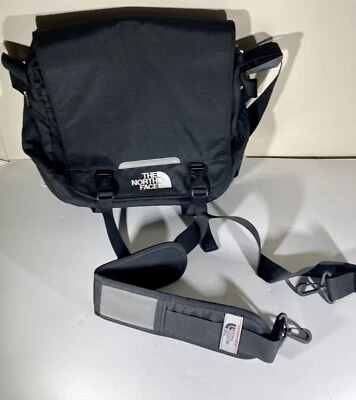 Bolso de hombro negro para computadora portátil de viaje The North Face para mujer 6 bolsillos. Ver descripción Foto 1 de 4