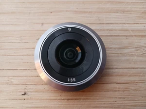 Samsung NX 9 mm lens for NX mini - Picture 1 of 7