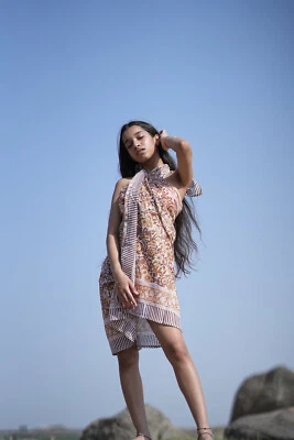 Vestido de playa pareo de algodón orgánico suave envoltura de playa con estampado de bloques de mano Foto 1 de 4