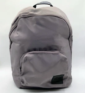 Mochila Hard Rock Hotel Casino Tulsa Logo Gris Correas Ajustables Bolsillos Cremallera - Imagen 1 de 8
