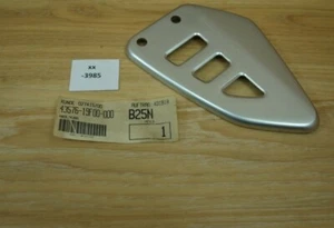 Suzuki SV650 43576-19F00 Protezione poggiapiedi anteriore sinistra originale NUOVO NOS xx3985 - Foto 1 di 1