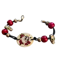 Bracciale conchiglia dipinta nero rosso teschi pelle tono argento gotico emo 7,5" nuovo senza etichette - Foto 1 di 4