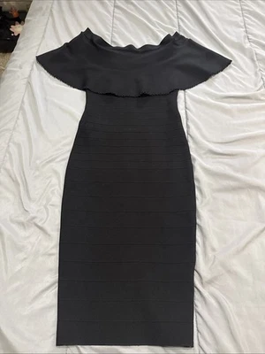 Vestido Negro Elegante Con Cremallera Elastizado De Vuelo En Hombros - Image 1 of 4