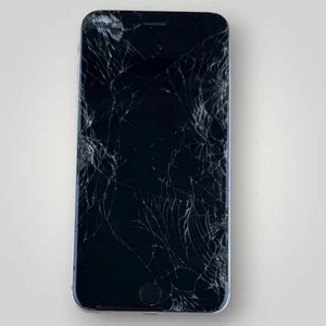 Apple iPhone 6 Plus – Space Grey (Unlocked, Cracked Screen)  This iPhone 6 Plus - Picture 1 of 5