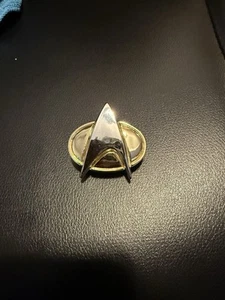 Star Trek TNG Electronic Com Badge - Picture 1 of 2