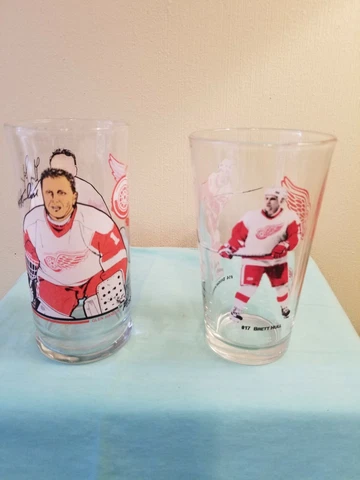 2 Vintage Detroit Red Wings 12oz Drinkin Glasses, 1988 & 2002, GUC Cover