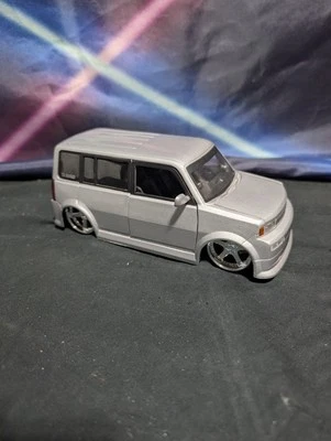 Espejo faltante Jada DUB CITY 2004-2006 SCION xB 1:24 plateado fundido a presión importación corredor Foto 1 de 4