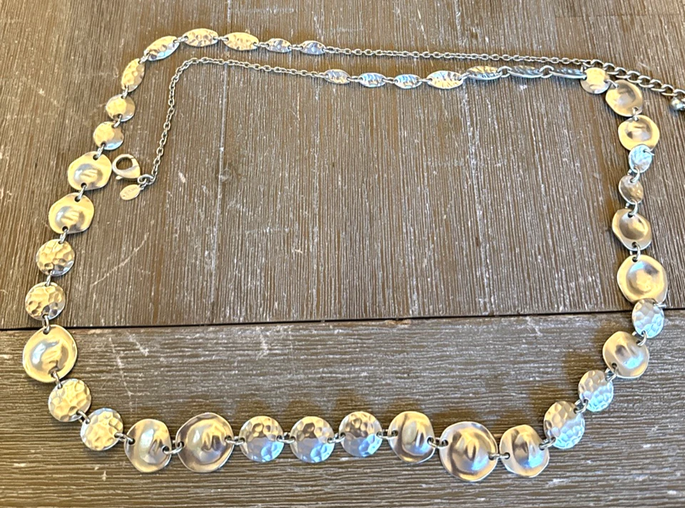 Cinturón o collar Chico's disco de metal martillado dorado brillante 36 38" Foto 1 de 4