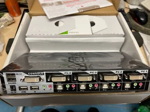 Avocent SwitchView DVI 4 SVDVI10-001 NEU Multiswitch - Bild 1 von 4
