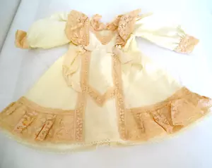 Vintage Seide Antik Reproduktion Kleid 11" lang beige/gold für mittelgroße Puppe - Bild 1 von 3
