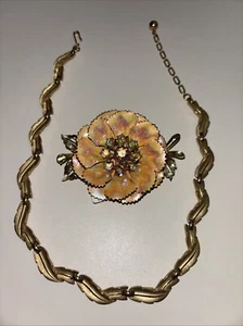 Collar Gargantilla Hoja TRIFARI De Colección Tono Dorado Coro Pin Tono Dorado con Estrás - Imagen 1 de 1
