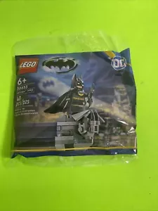 LEGO DC Comics Super Heroes: Batman 1992 (30653) - Picture 1 of 2