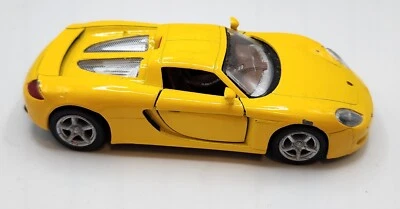 Coche de cuerda amarillo 1:36 modelo diecast juguete 5" Kinsmart Porsche Carrera GT Foto 1 de 4