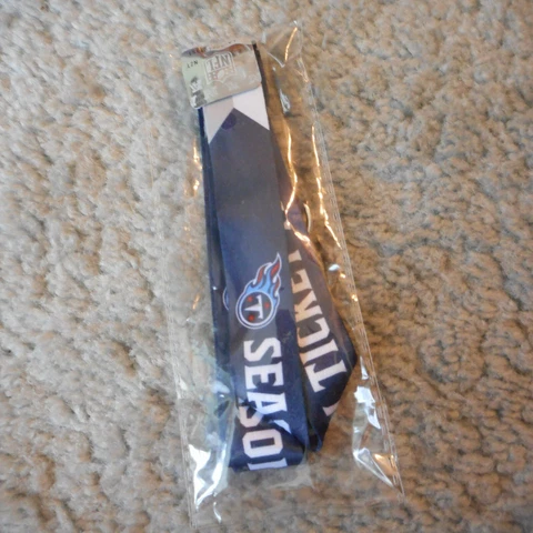 NFL TENNESSEE TITANS SEASON TICKET MEMBER NEW DARK BLUE LANYARD SEALED Cover