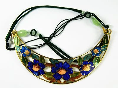 Cloisonne Esmalte Media Luna Forma Colgante y Cuerda Babero Estilo Distintivo Collar Foto 1 de 2