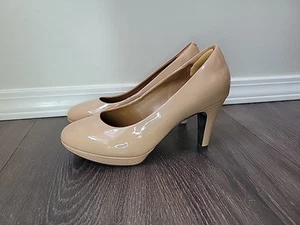 Clarks Brier Dolly Nude Round Toe Soft Cushion Heels Women's Size US 7 W - Picture 1 of 9