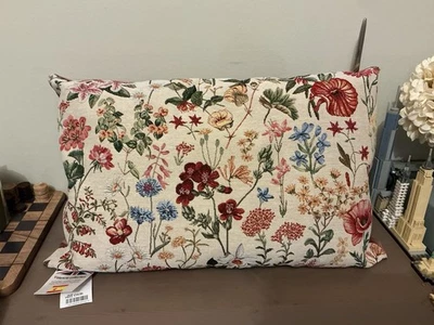BNWT Textured Dusky Pink Floral Wildflower Cushion. 38 X 58 cm - Image 1 of 4