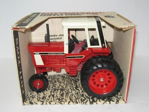 1/16 INTERNATIONAL HARVESTER 1586 w/DUALS NIB 1976 vintage/good box - Picture 1 of 4