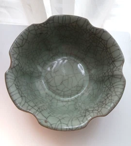 Antike chinesische grüne Ware Seladon Crackle Glasur überbackene Lotus Schüssel 7" B 3" T - Bild 1 von 9
