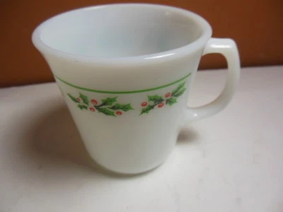Corning - Taza Holly Days vaso de leche blanco con bayas Foto 1 de 3