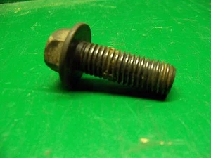 99 00 01 02 03 04 05 06 07 Silverado Sierra 2500 3/4 toneladas pinza trasera perno de montaje - Imagen 1 de 3