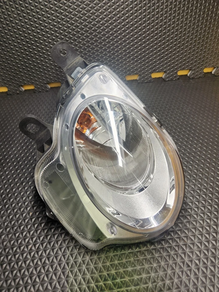 Conjunto de luz de estacionamiento señal de giro derecha Fiat 500 2012-2019 mercado de accesorios TYC Foto 1 de 4