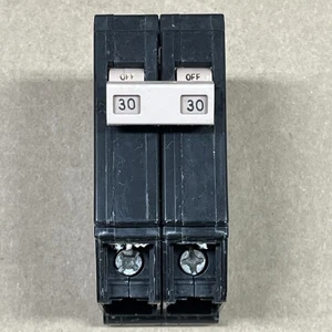 Martillo Cutler CH230 30 Amp 2 Polos 120/240V Tipo CH Disyuntor Pie Plástico - Imagen 1 de 7