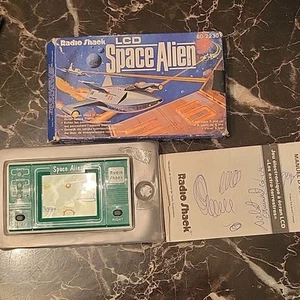 Retro 1989 Radio Shack Tandy Space Alien LCD Electronic Game w/ Box and Manual - Bild 1 von 10