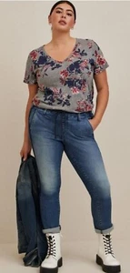 NUEVO CON ETIQUETAS Torrid Talla Grande 5X 28 Bolsillos Heritage Slub Camiseta Cuello en V Gris Floral - Imagen 1 de 4
