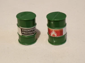 2 Miniature Fuel Barrels – Plastic Green Toy Model Set – Used Excellent - Picture 1 of 3