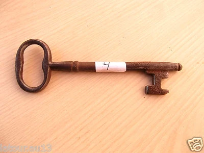 N.4 ancienne clé de serrure de porte Clef Forgée 18eme Château Manoir - Photo 1/4
